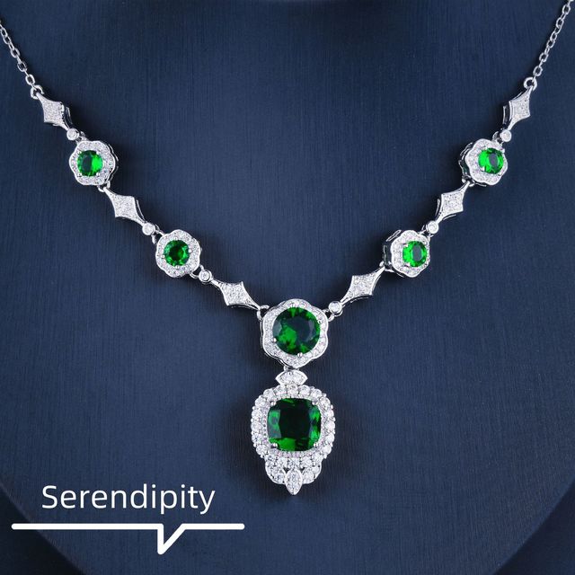 White Gold Emerald Necklace - Puritific