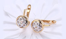 14K Gold Plating White Sapphire Daisy Design Circular Clip On Earrings - Puritific