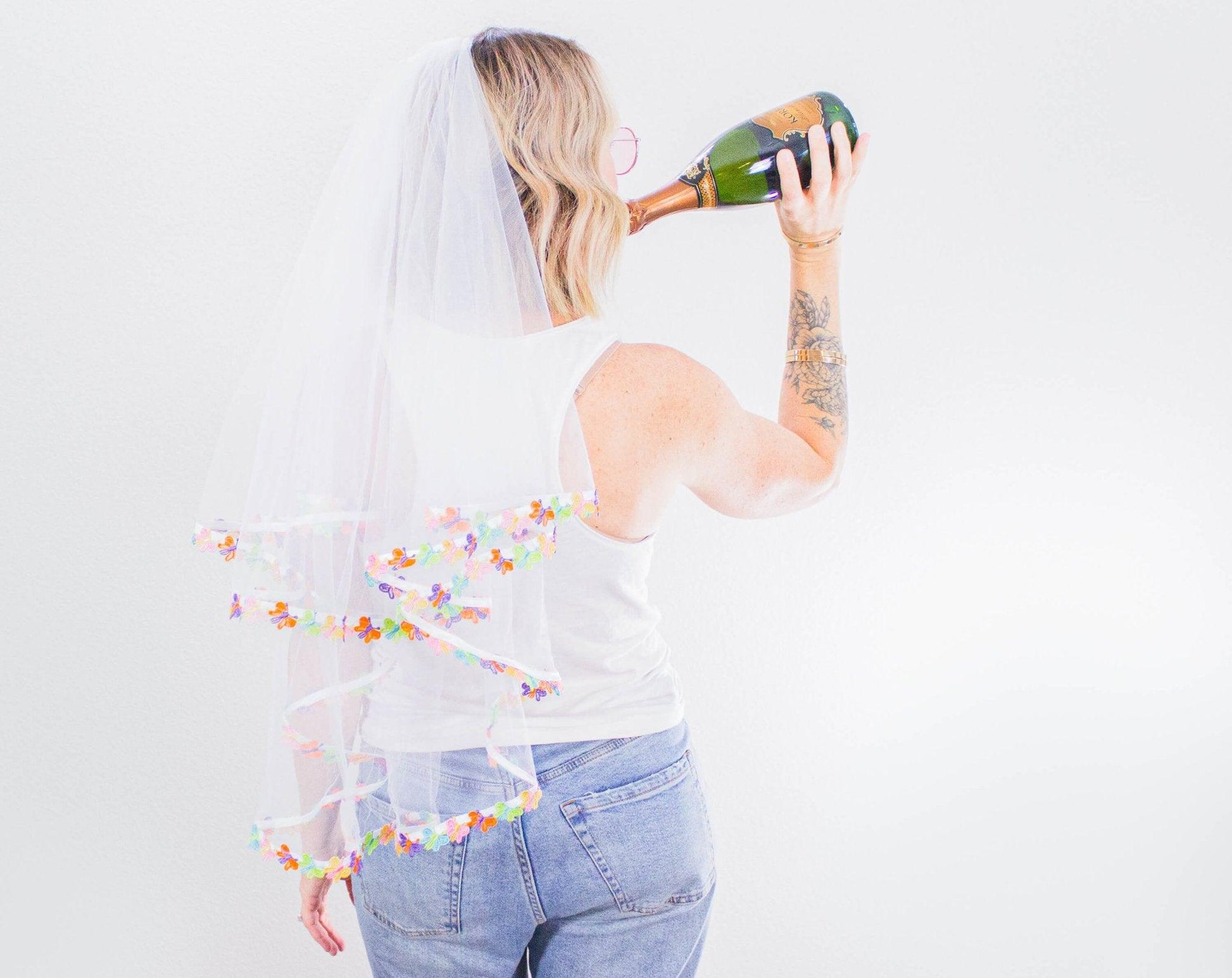 90's Retro Butterfly Bachelorette Party Veil - Puritific