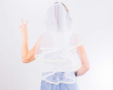 Daisy Trim 90's Bachelorette Party Veil - Puritific