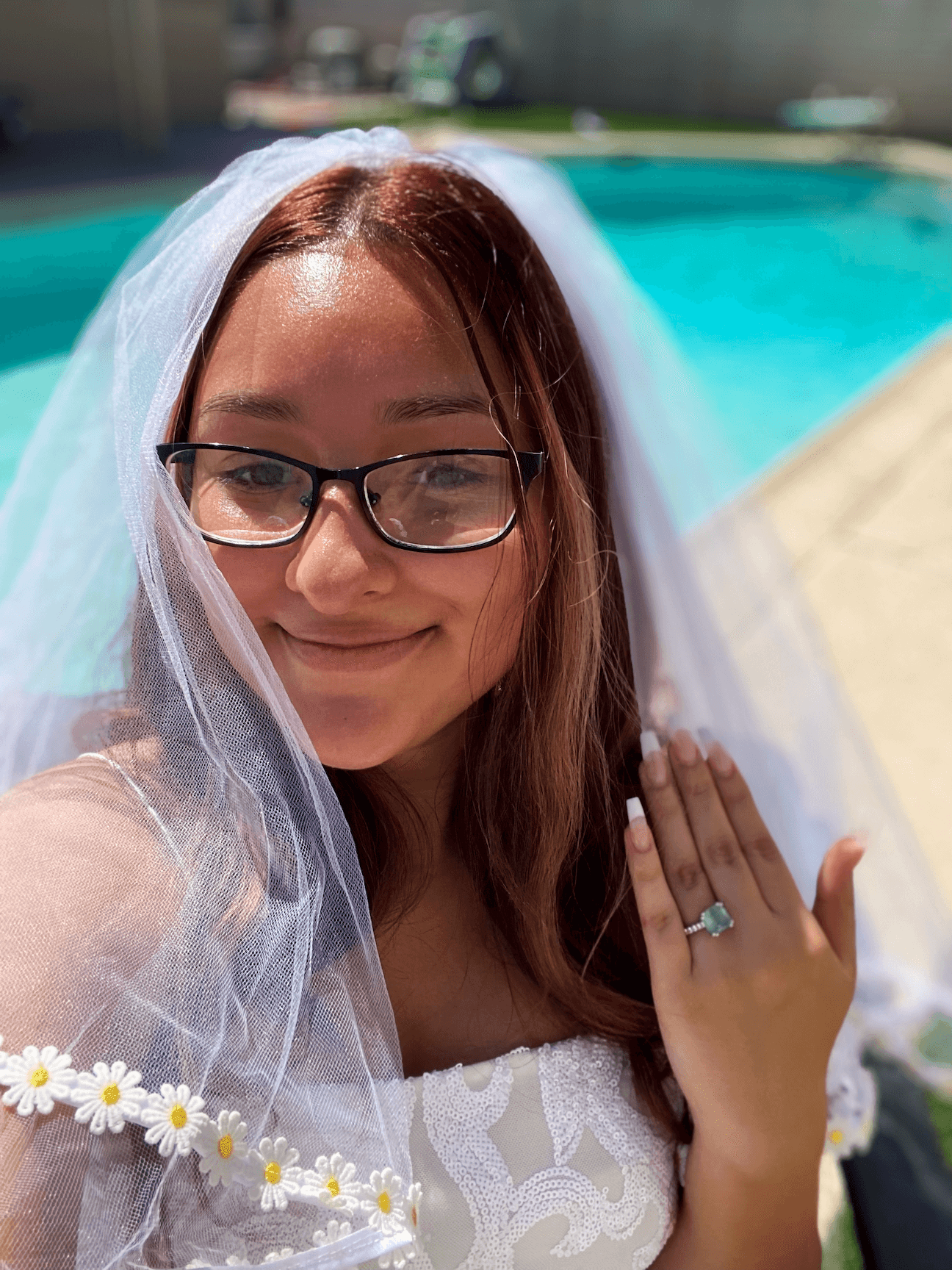 Daisy Trim 90's Bachelorette Party Veil - Puritific